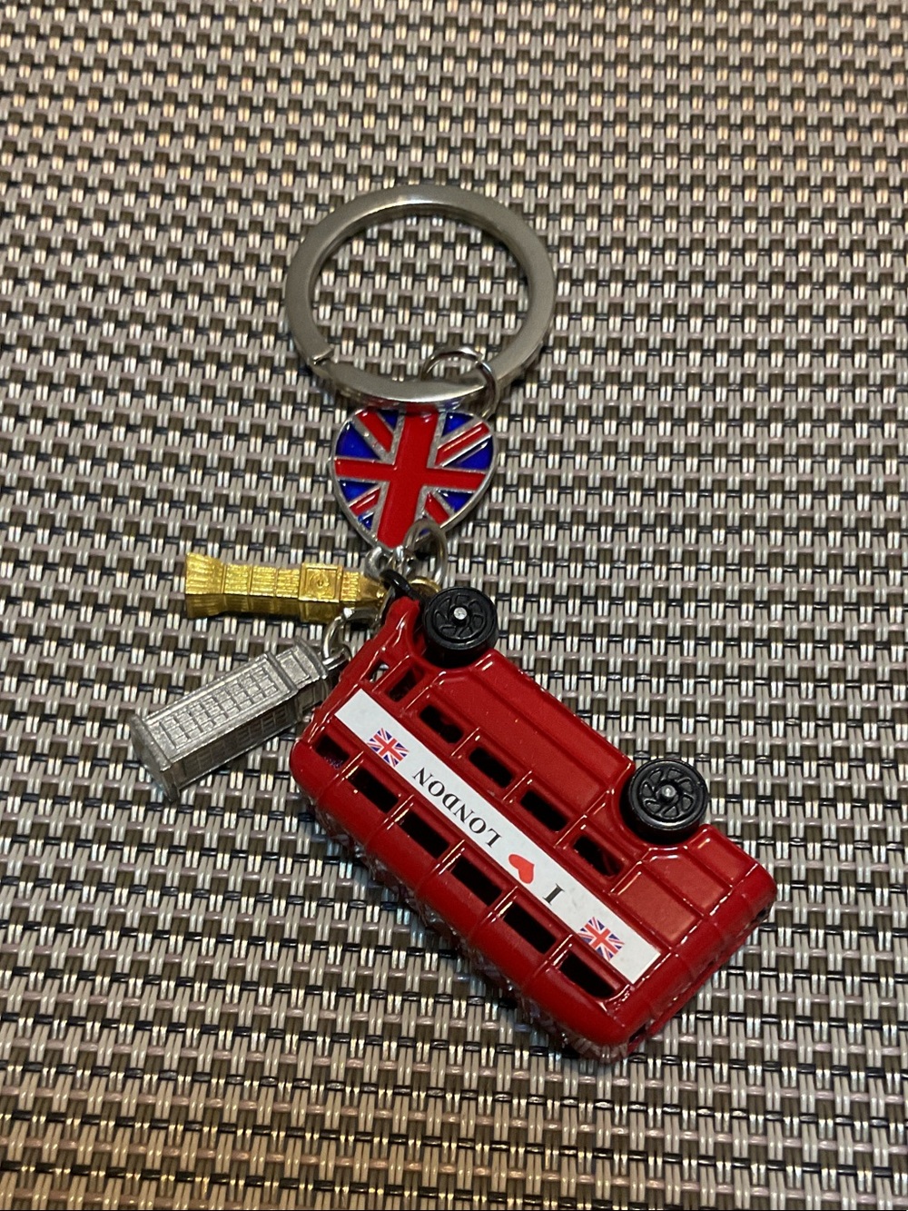 London Red Double-Decker Bus Keychain with Union Jack Heart - Picture 2 of 3